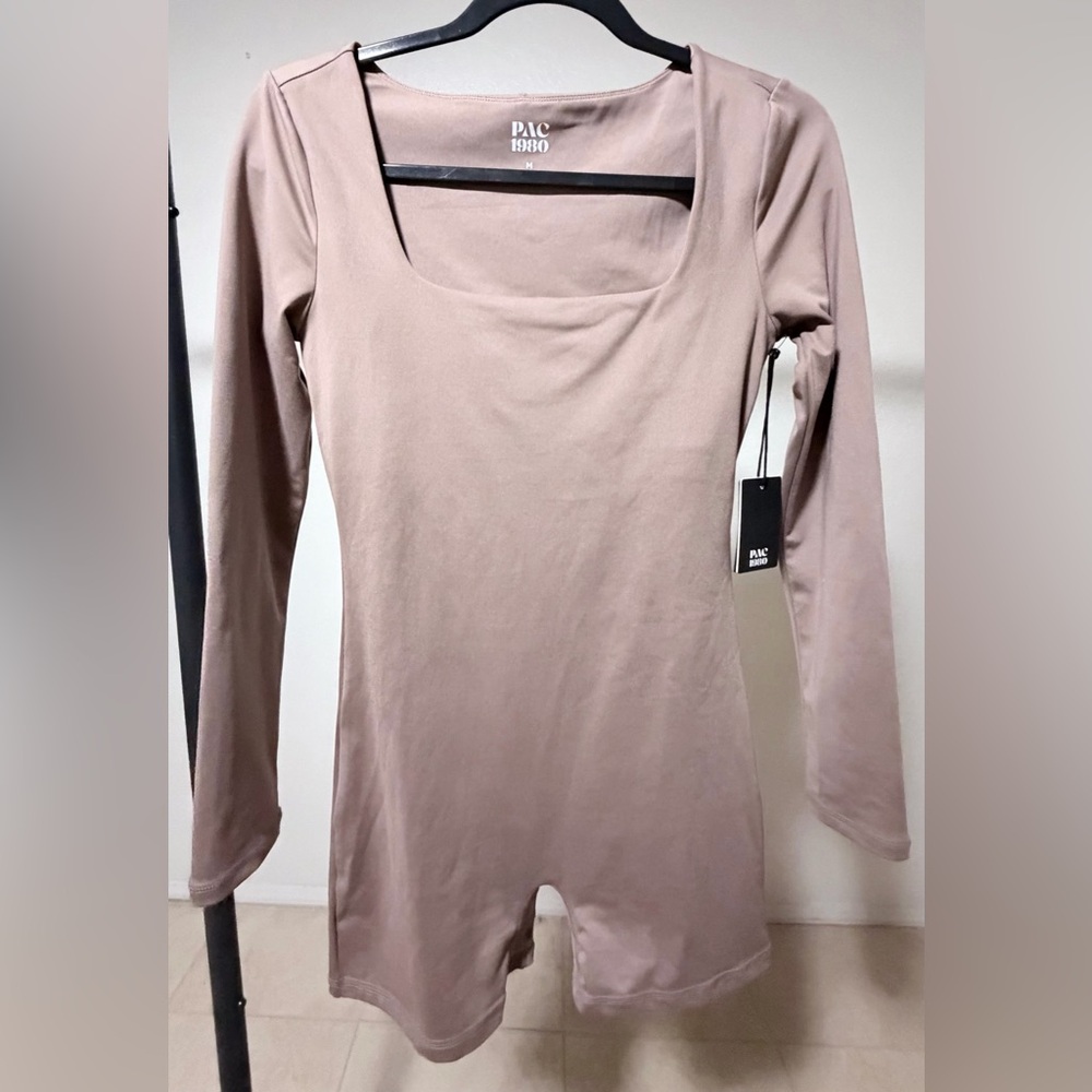 PACsun WHISPER Active Cindee Long Sleeve Short Onesie Size Small in Tan